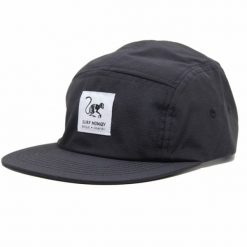 Regulowana czapka z daszkiem typu strapback – wodoodporna (czarna). Czarne czapki męskie SURF MONKEY, bez wzorów, sportowe. Za 179.95 zł.
