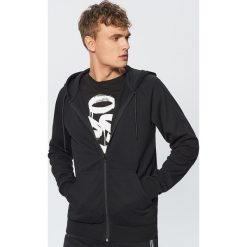 Rozpinana bluza Basic z kapturem - Czarny. Bluzy rozpinane męskie marki Cropp. Za 89.99 zł.