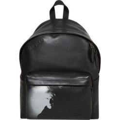 Eastpak PADDED PAK'R/IBTWO: ANDY WARHOL Plecak portrait. Czarne plecaki męskie Eastpak. W wyprzedaży za 735.20 zł.