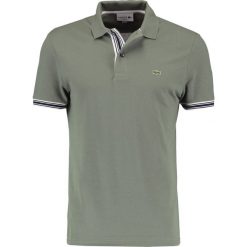 Lacoste Koszulka polo khaki. Koszulki polo męskie marki Lacoste. W wyprzedaży za 343.20 zł.