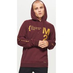 Bluza kangurka z kapturem - Bordowy. Bluzy nierozpinane męskie marki Cropp. W wyprzedaży za 49.99 zł.