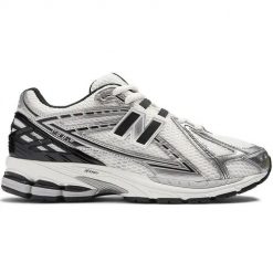 New Balance M1906RER Sneakersy unisex. Szare buty sportowe na co dzień męskie New Balance, l, bez wzorów, z syntetyku, retro, bez ramiączek, bez kaptura, do biegania. W wyprzedaży za 524.25 zł.