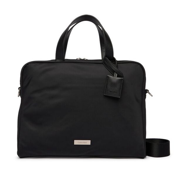 Torba na laptopa Calvin Klein. Czarne torby na laptopa męskie Calvin Klein, bez wzorów, małe. Za 529.99 zł.