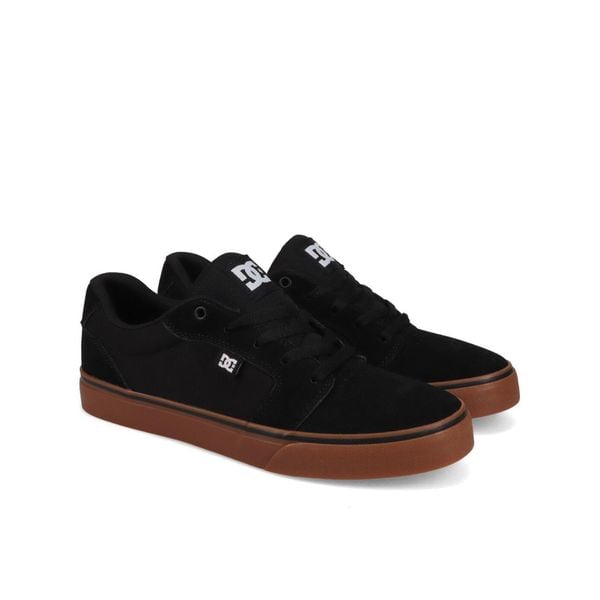 Trampki męskie DC Shoes Anvil. Czarne trampki męskie DC Shoes, bez wzorów, z materiału, sportowe, bez zapięcia. Za 290.00 zł.