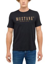 Męski T-Shirt Mustang Style Austin Jet Black 1017125 4188. Czarne t-shirty męskie Mustang, m, bez wzorów, bez kołnierzyka, bez ramiączek. Za 69.99 zł.