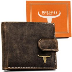 Duży skórzany portfel męski z zatrzaskiem - Buffalo Wild. Brązowe portfele męskie bez wzorów, z nubiku. Za 26.00 zł.