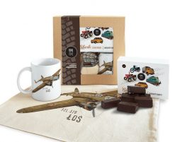 Łoś — paczka (Zawartość paczki: koszulka - torba - kubek - słodycze; Rozmiar koszulki / bluzy: XL (męska); Kolor koszulki / bluzy: jasnoszary melanż;. Szare bluzy nierozpinane męskie nikiniki, m, bez wzorów, z bawełny, bez ramiączek, bez kaptura. Za 169.00 zł.