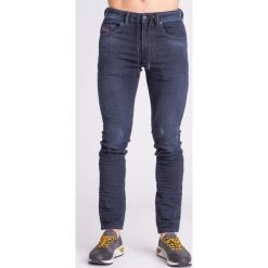 JEANSY THOMMER CB-NE CARROT FIT DIESEL. Niebieskie jeansy męskie Diesel, z aplikacjami, z jeansu. Za 514.50 zł.