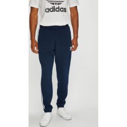 Adidas Originals - Spodnie. Długie spodnie sportowe męskie marki Adidas Originals. W wyprzedaży za 219.90 zł.