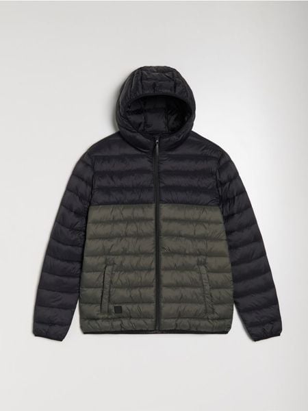 Pikowana kurtka puffer z kapturem - khaki. Brązowe kurtki męskie Sinsay, l, bez wzorów, bez ramiączek, z kapturem. Za 89.99 zł.