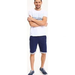 SZORTY MĘSKIE GŁADKIE. Szorty męskie TOP SECRET. W wyprzedaży za 39.99 zł.