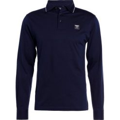 Hackett Aston Martin Racing Koszulka polo navy. Koszulki męskie z długim rękawem marki Hackett Aston Martin Racing. W wyprzedaży za 353.40 zł.