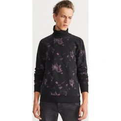 Bluza z kwiecistym nadrukiem - Czarny. Bluzy nierozpinane męskie marki Reserved. W wyprzedaży za 79.99 zł.