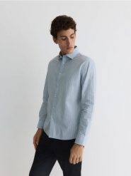 Koszula regular fit z domieszką jedwabiu - wielobarwny. Koszule męskie Reserved, l, bez wzorów, z bawełny, bez kołnierzyka, bez ramiączek. W wyprzedaży za 99.99 zł.