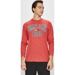 Tommy Jeans - Longsleeve. Koszulki męskie z długim rękawem marki Tommy Jeans. W wyprzedaży za 129.90 zł.