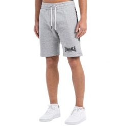 Krótka regularna fryzura Lonsdale Scarvell. Czarne szorty sportowe męskie Lonsdale, bez wzorów, sportowe. Za 211.00 zł.
