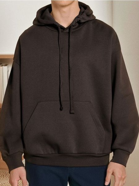 Bluza hoodie comfort fit - brązowy. Brązowe bluzy nierozpinane męskie Sinsay, l, bez wzorów, bez ramiączek, bez kaptura. Za 39.99 zł.