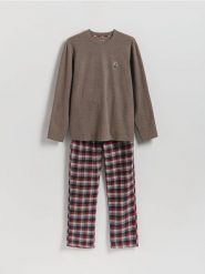 Dwuczęściowa piżama z haftem - beżowy. Brązowe piżamy męskie Reserved, l, bez wzorów, z bawełny, bez kołnierzyka, bez ramiączek. Za 159.99 zł.