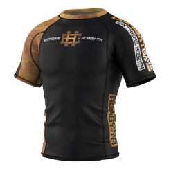 Koszulka Męska Rashguard MMA na Siłownię EXTREME HOBBY GOLDEN WARRIOR. Czarne bielizna termoaktywna męska EXTREME HOBBY, m, bez wzorów, z bawełny, bez ramiączek, do biegania. Za 199.00 zł.