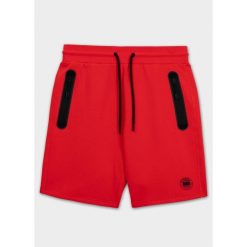 Szorty dresowe Pitbull męskie DOGWOOD. Czerwone szorty sportowe męskie PITBULL, bez wzorów, z dresówki, sportowe. Za 149.99 zł.