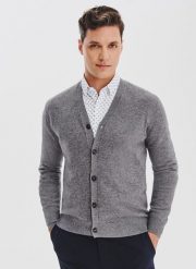 PAKO LORENTE - Męski kardigan w szarym kolorze. Szare swetry męskie Pako Lorente, bez wzorów, z bawełny, bez kołnierzyka, bez ramiączek. Za 199.99 zł.