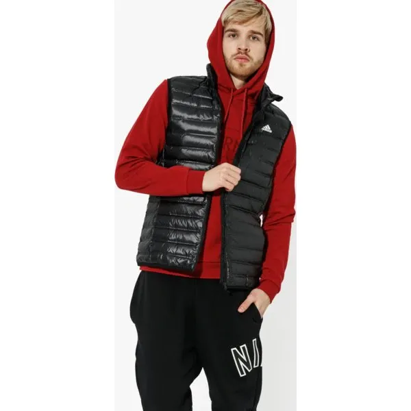 Adidas Kurtka Varilite Vest Blk , czarny, rozmiar XL. Czarne kurtki męskie ADIDAS, m, bez wzorów, z materiału, bez ramiączek, bez kaptura. W wyprzedaży za 229.99 zł.