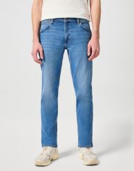 WRANGLER MĘSKIE SPODNIE JEANSOWE WRANGLER GREENSBORO NEW FAVORITE 112322662. Jeansy męskie Wrangler, bez wzorów, z jeansu. Za 219.99 zł.