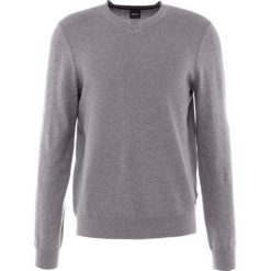 BOSS CASUAL AMHUSOS Sweter grey melange. Kardigany męskie marki BOSS CASUAL. W wyprzedaży za 374.25 zł.