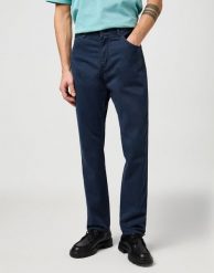 MESKIE SPODNIE WRANGLER TEXAS SLIM DARK NAVY 112362470. Niebieskie spodnie na co dzień męskie Wrangler, bez wzorów, z materiału. Za 219.99 zł.