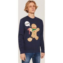 Bluza ze świąteczną aplikacją - Granatowy. Bluzy nierozpinane męskie marki DOMYOS. W wyprzedaży za 49.99 zł.