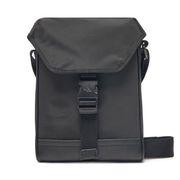 Saszetka Calvin Klein Jeans. Czarne saszetki męskie Calvin Klein Jeans, bez wzorów, z jeansu, małe. Za 149.99 zł.