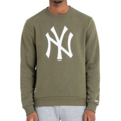 Bluza New Era New York Yankees Crew Neck. Białe bluzy nierozpinane męskie New Era, m, bez wzorów, sportowe, bez ramiączek, bez kaptura. Za 215.85 zł.