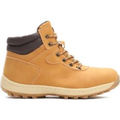 Camelowe Trapery Strip Away. Brązowe buty zimowe męskie marki Born2be. Za 69.99 zł.