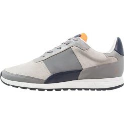 Piola CALLAO Sneakersy niskie grey/orange/blue. Buty sportowe na co dzień męskie marki Piola. W wyprzedaży za 395.55 zł.
