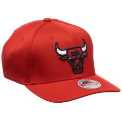 Czapka Chicago Bulls Ground 2.0 Stretch. Czerwone czapki męskie Mitchell & Ness, bez wzorów, sportowe. Za 181.00 zł.