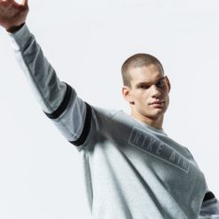 Nike Bluza M Nsw Nike Air Crew Flc , szary, rozmiar M. Szare bluzy nierozpinane męskie Nike, m, bez wzorów, bez ramiączek, bez kaptura. Za 259.99 zł.