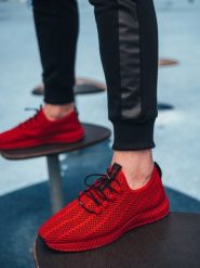 Buty męskie wsuwane sneakersy z siateczki - czerwone V2 - Rozmiar: 42. Czerwone buty sportowe na co dzień męskie Ombre Clothing, l, w ażurowe wzory, z gumy, sportowe, bez ramiączek, bez kaptura. W wyprzedaży za 134.99 zł.