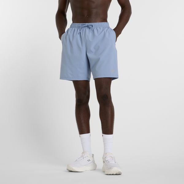 Spodenki męskie New Balance MS41232DUS – niebieskie. Niebieskie szorty sportowe męskie New Balance, bez wzorów, z materiału, sportowe. Za 119.99 zł.
