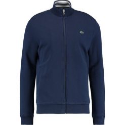 Lacoste Bluza rozpinana marine. Bluzy rozpinane męskie marki Lacoste. W wyprzedaży za 389.35 zł.
