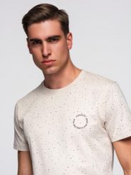 Męski bawełniany t-shirt z nadrukiem i okrągłym dekoltem – beżowy V2 - Rozmiar: M. Brązowe t-shirty męskie Ombre Clothing, m, bez wzorów, z bawełny, bez kołnierzyka, bez ramiączek. W wyprzedaży za 34.99 zł.