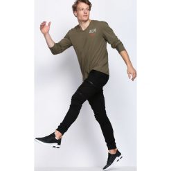 Ciemnozielona Koszulka Hard To Do. Zielone koszulki męskie z długim rękawem Born2be, z długim rękawem. Za 39.99 zł.