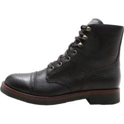 Polo Ralph Lauren SOFT MILLED PULL UP ENVILLE Botki sznurowane dark brown. Buty zimowe męskie marki Polo Ralph Lauren. W wyprzedaży za 766.35 zł.
