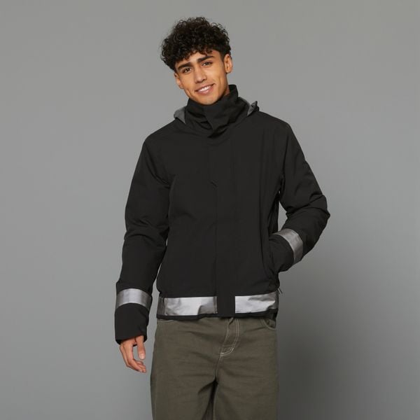 Ciepła kurtka przeciwdeszczowa na rower miejski męska Btwin 540 odblaskowa. Brązowe kurtki męskie B'TWIN, l, bez wzorów, z tworzywa sztucznego, bez kaptura, rowerowe. W wyprzedaży za 299.99 zł.