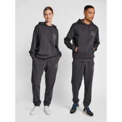 Bluza z kapturem Hummel Legacy Loyalty. Niebieskie bluzy nierozpinane męskie HUMMEL, m, bez wzorów, z polaru, z kapturem. Za 267.00 zł.