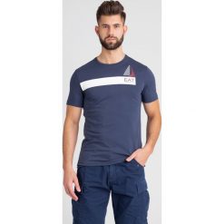 T-SHIRT EA7 Emporio Armani. Niebieskie t-shirty męskie EA7 Emporio Armani, l, bez wzorów, z bawełny, bez kołnierzyka, bez ramiączek. Za 191.40 zł.