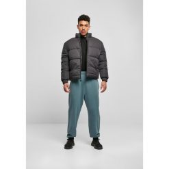 Kurtka Urban Classics cropped puffer. Czarne kurtki męskie Urban Classics, m, bez wzorów, bez ramiączek, bez kaptura. Za 379.00 zł.