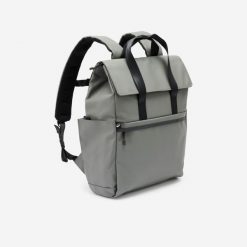 Plecak hydrofobowy z kieszenią na laptopa 15 L. Szare plecaki męskie Decathlon, bez wzorów, z materiału. Za 149.99 zł.
