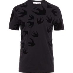 McQ Alexander McQueen Tshirt z nadrukiem darkest black. T-shirty męskie McQ Alexander McQueen. Za 759.00 zł.