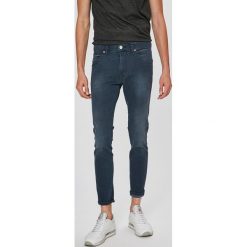 Wrangler - Jeansy Stralngler. Niebieskie jeansy męskie Wrangler, z bawełny. W wyprzedaży za 219.90 zł.