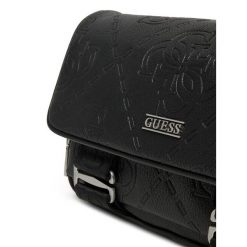 Saszetka Guess. Czarne saszetki męskie Guess, z aplikacjami, młodzieżowe, małe. Za 419.99 zł.